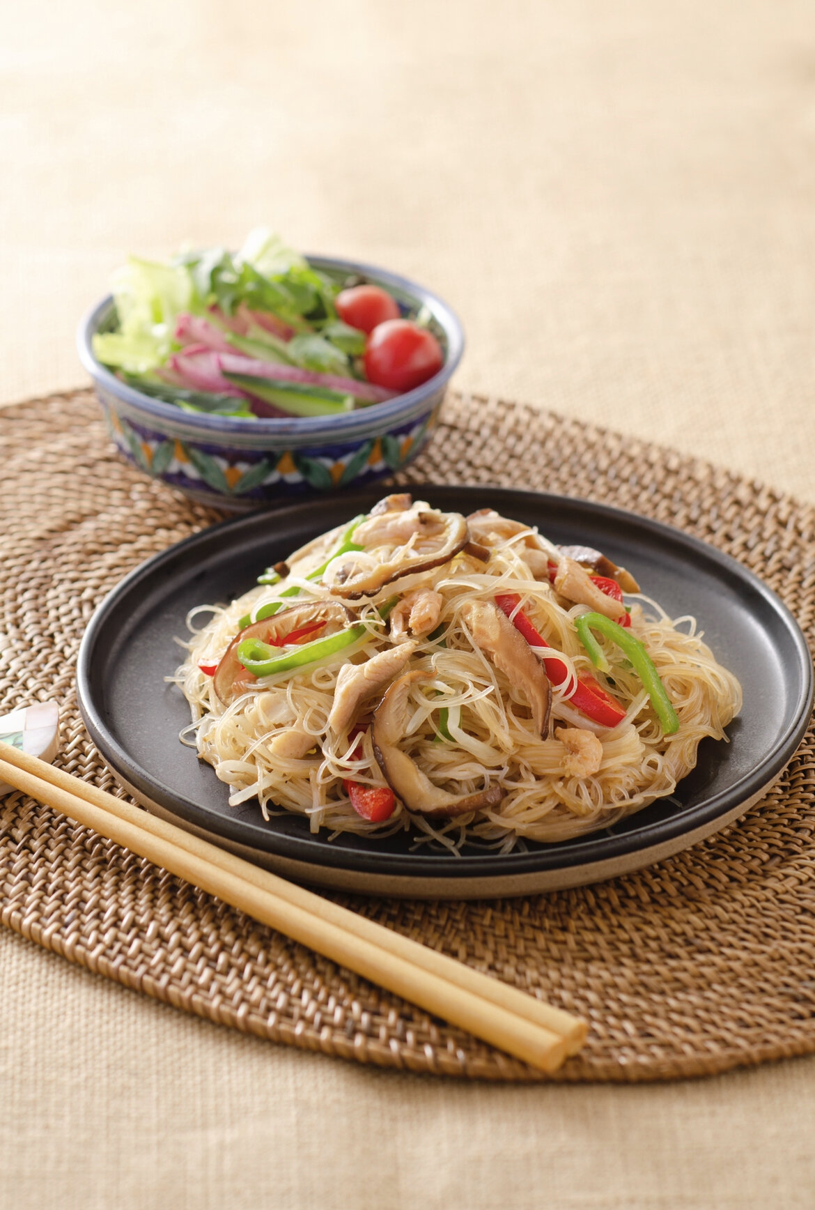 Stir-Fried Rice Noodles with Shiitake and Chicken | SHIITAKE RECIPE